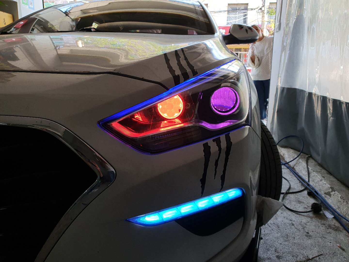 现代名图右大灯常亮怎么调,现代名图日行灯不亮了怎么修