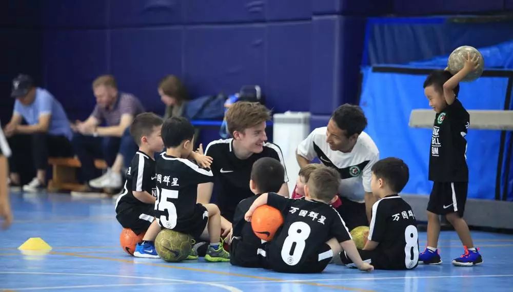 涓囧浗缇ゆ槦瓒崇悆瑙嗛,涓囧浗缇ゆ槦鑱旇禌