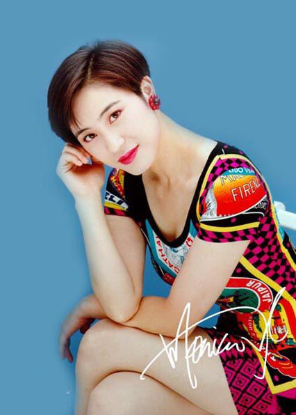 陈法蓉的短发既有帅气也有女人味,陈法蓉以前的短发是多少年前的