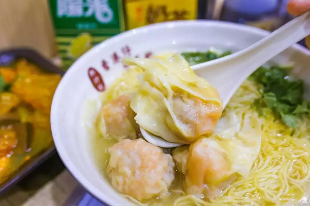 扎根杭州20年的香港人用一碗鱼丸粗面，带你来到了香港街头