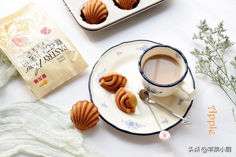 香蕉做甜品真的很绝,一根变黑的香蕉做甜点