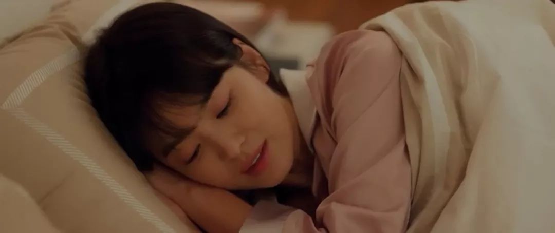 来不及吐槽《男朋友》剧情，我满眼都是宋慧乔的高领衫和大衣！