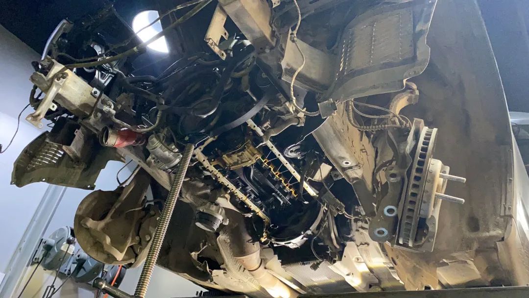 怪兽修车：翻新一辆11年破烂不堪的宝马GT，车况不忍直视