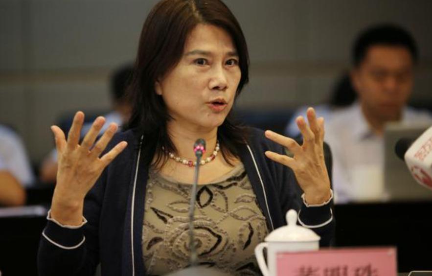 曹德旺被董明珠嘲讽没装格力空调,曹德旺说董明珠不容易