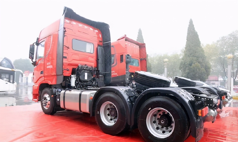 东风天龙旗舰重卡最新款图片,东风天龙旗舰版600马力配置单