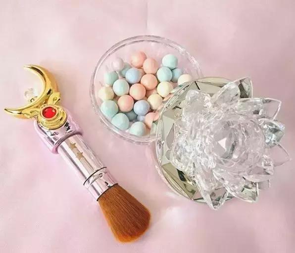 美少女战士联名彩妆，代表月亮来圈钱啦