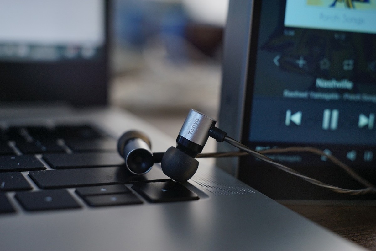 天使吉米谭雅评测：物美价廉百元级，解析力与宽松平衡