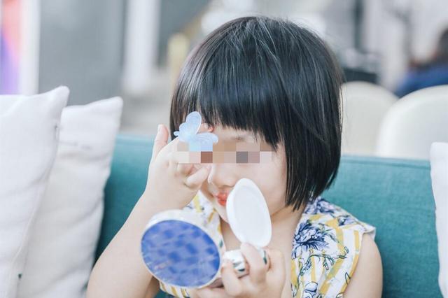 儿童脸上突然过敏红肿图片,五岁孩子脸皮肤红肿发痒