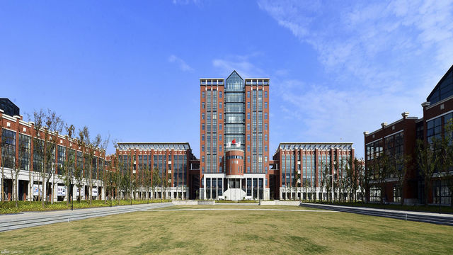 张家港的两所大学面临怎么样的选择？