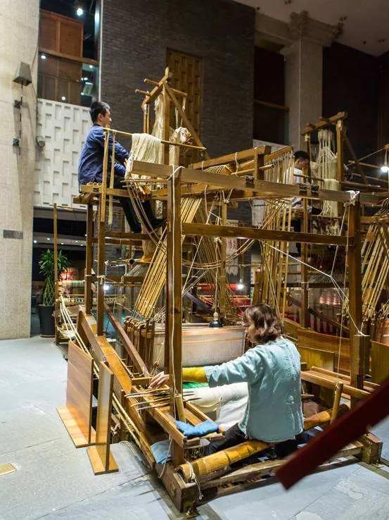 寸锦寸金指的是蜀锦还是云锦,蜀锦名贵吗