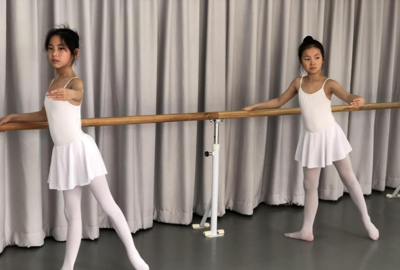 一周岁宝宝可以做哪些运动,宝宝4个月要做哪些运动