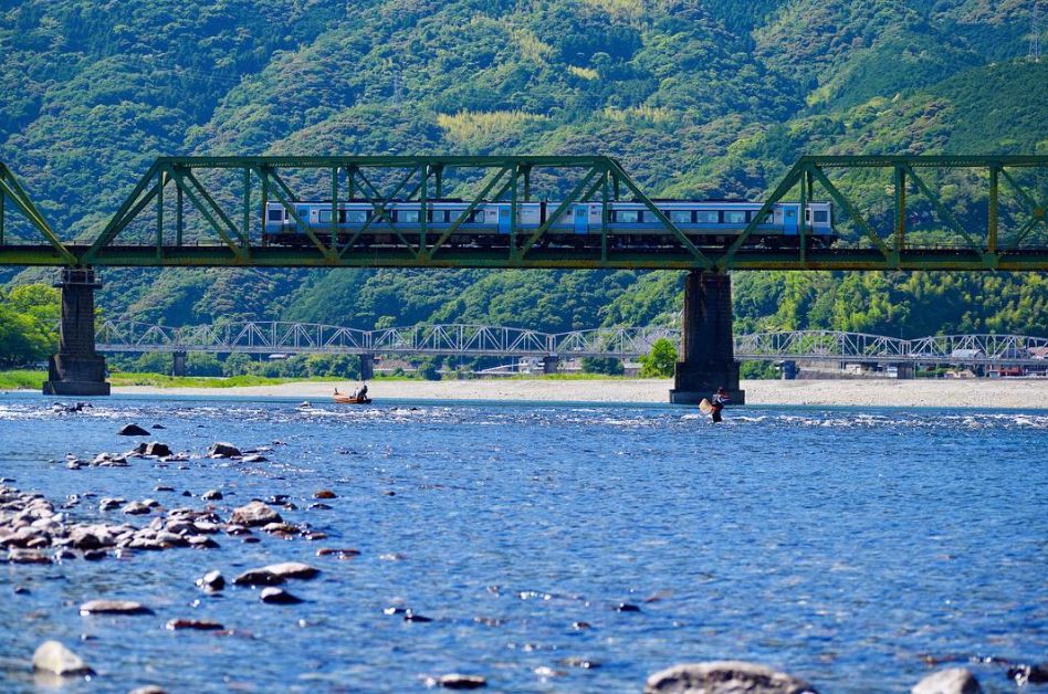 在日本坐火车是什么感觉,在日本坐火车是什么体验