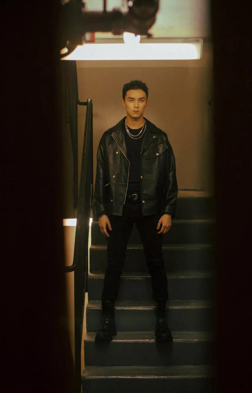 穿马丁靴的男人到底有多帅,穿着最舒服的马丁靴男