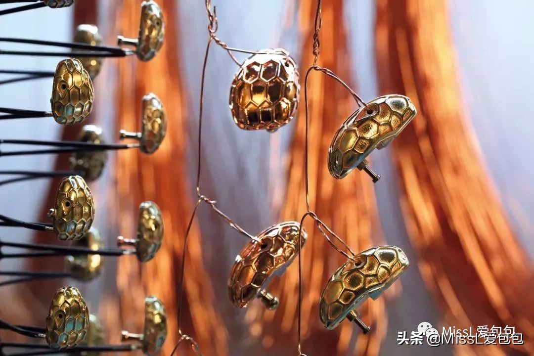 宝格丽bvlgari白色包,宝格丽带钻包包必买经典款