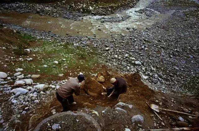 如果卖玉卖了几百万需要缴税吗,卖玉得到大量钱会不会洗钱