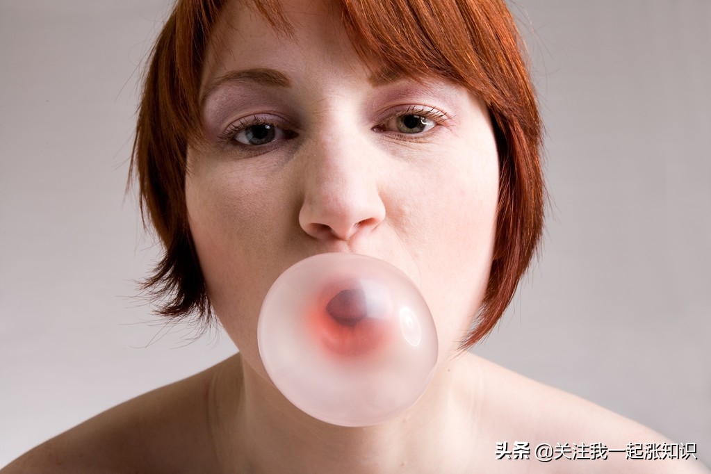 头发粘上口香糖怎么办,头发被口香糖粘住了怎么办