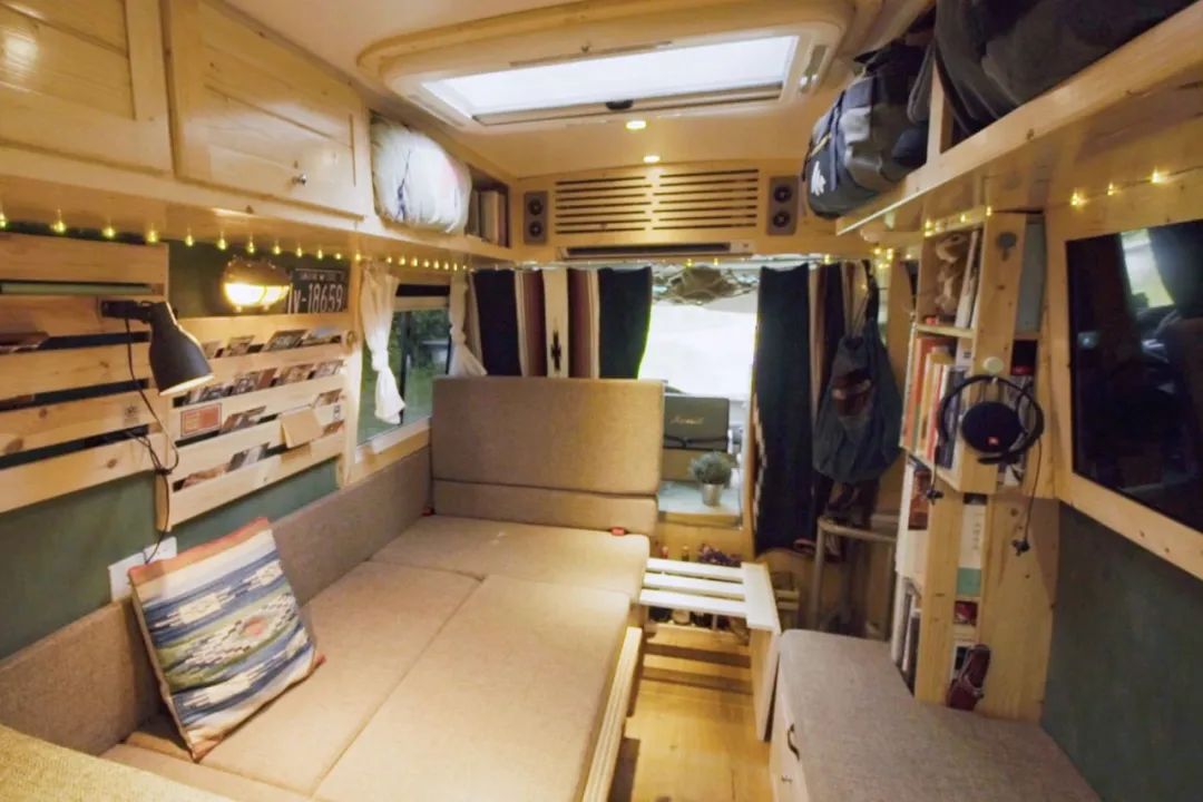 互联网大厂情侣辞职，爆改12㎡房车：不买房也可以很快乐