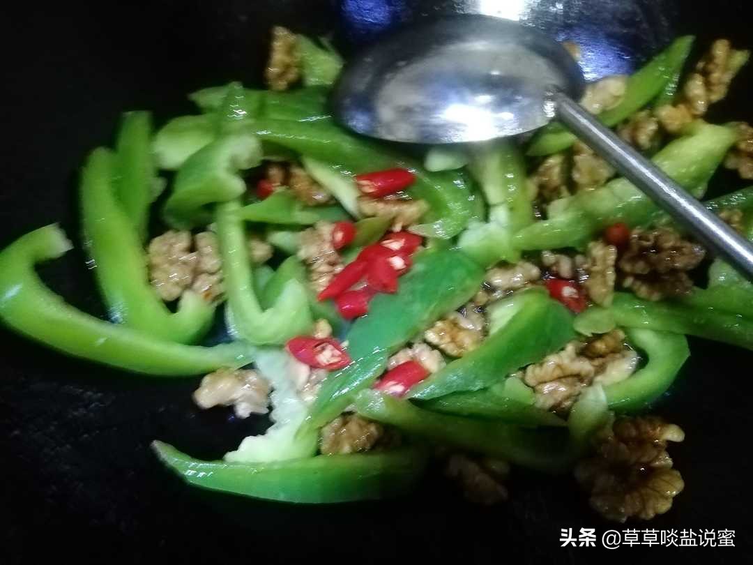 香油炒核桃仁治咳嗽吗,核桃和它一炒3天止咳秒杀止咳药
