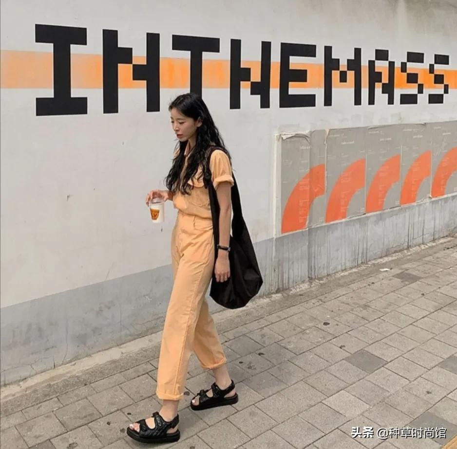 圆头羊皮凉鞋真皮凉鞋今夏最洋气,今夏最值得入手的4双网红凉鞋