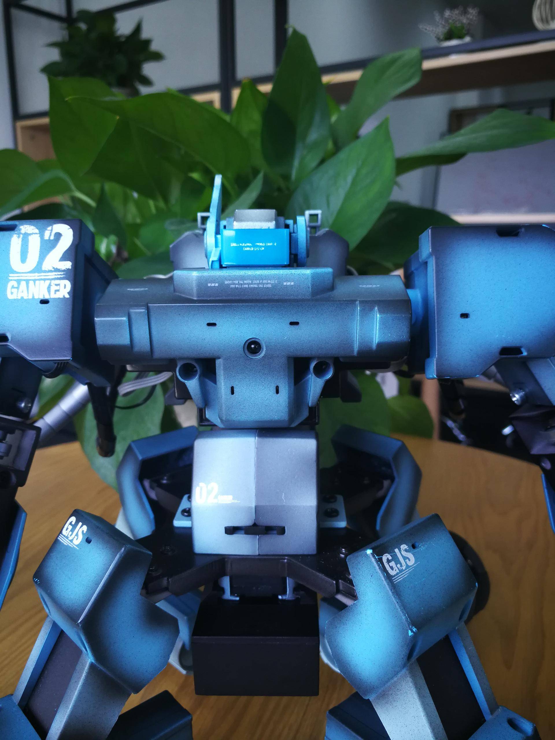 射击、近战、技能……不，这不是电脑游戏，这是Ganker机器人！