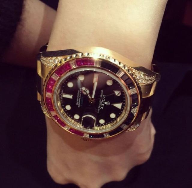 一年晒500万的奢侈品，七年3500万，你们糟践了人民的信任