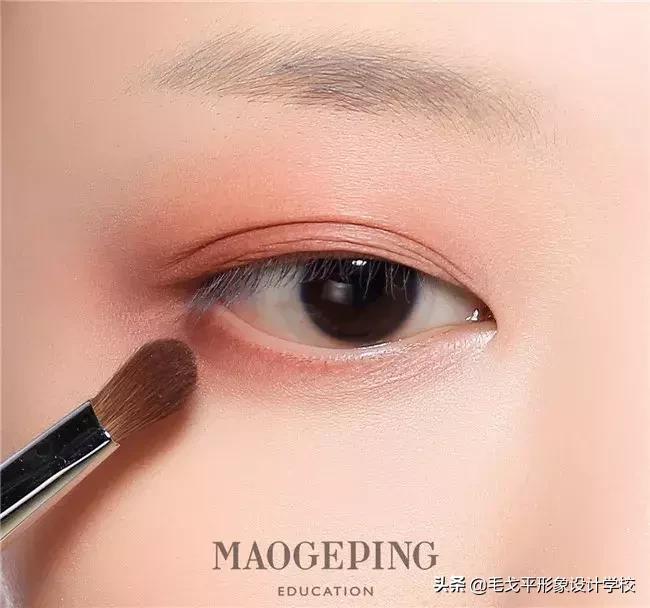 怎样画出大眼妆,如何画出精致眼妆