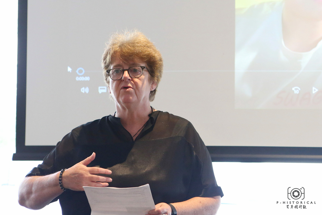 他获得了三等奖英文,他获得了很多奖项的英语