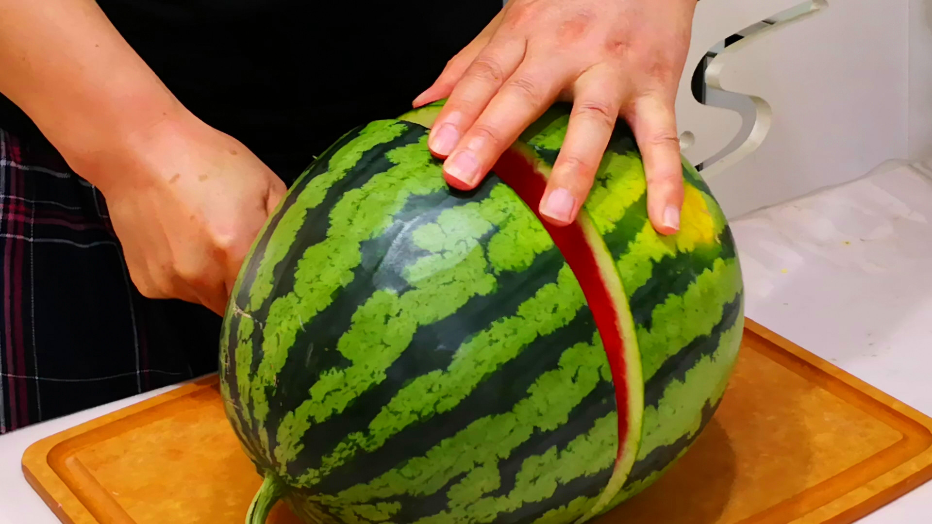 五一前后6种碱性水果别错过,两种碱性水果要常吃