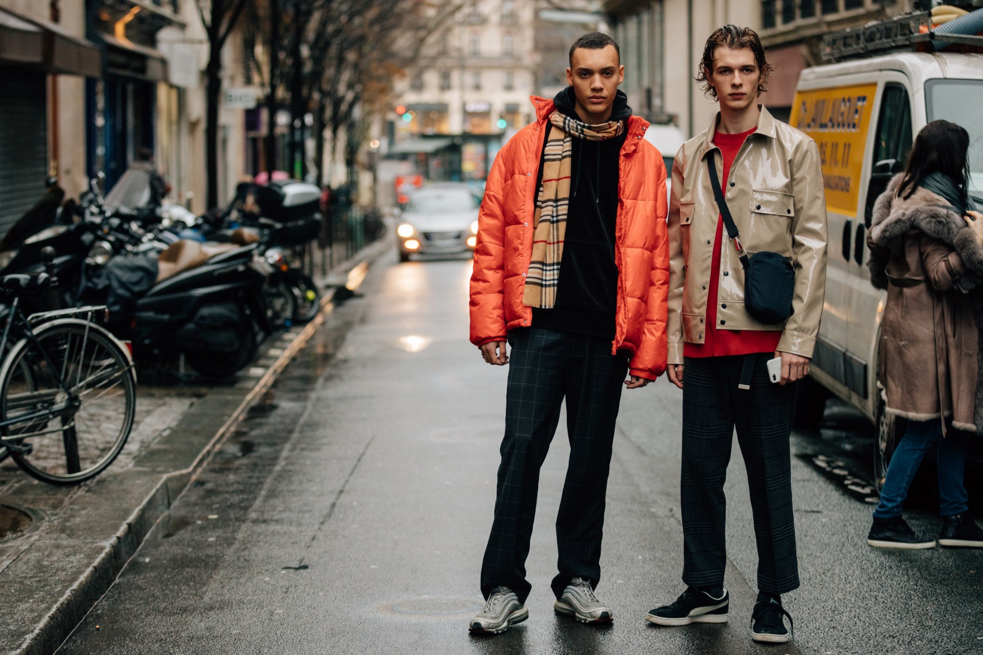 这个冬天很冷需要一件羽绒服,这个季节真的很需要羽绒服暖身