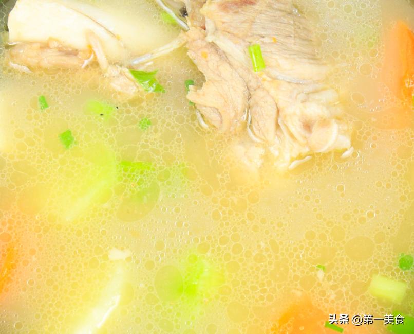 骨汤要放哪些调味料才好喝,做骨汤什么时候放盐