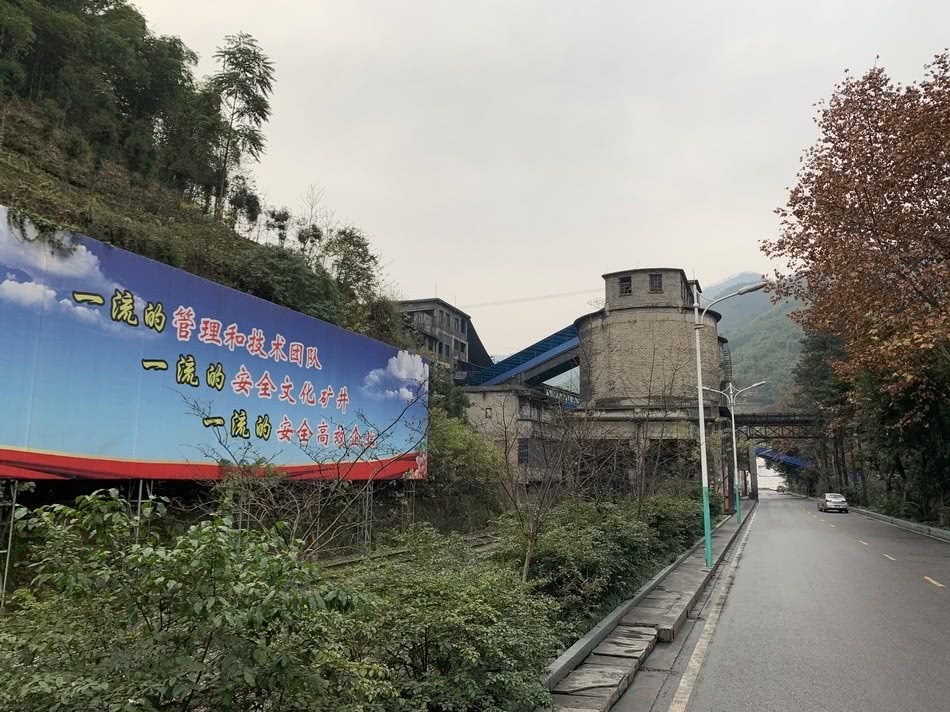 四川13名矿工被困救援视频,矿工被困700米地下长达69天