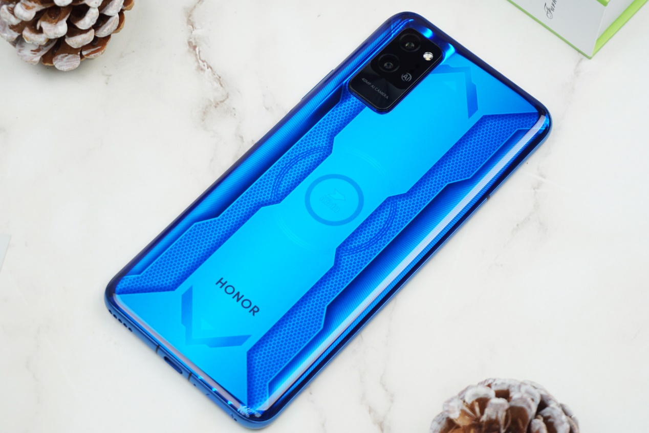 荣耀Play4 Pro评测:2899元的麒麟990,年轻人们觉得香不香?