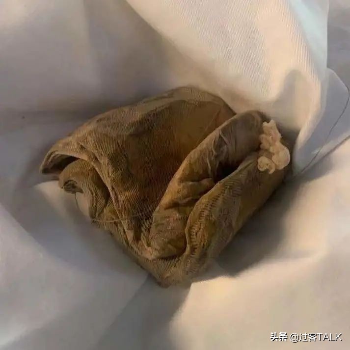 上海男子携*袜丝**进车间，“吸走”含黄金溶液，获利已超10万被刑拘