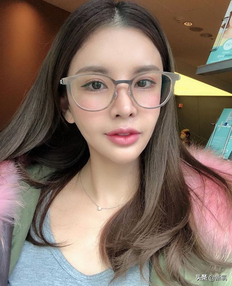 18岁土肥圆豪掷800万全身整形，鼻子6次大整假体穿出，效果却超美