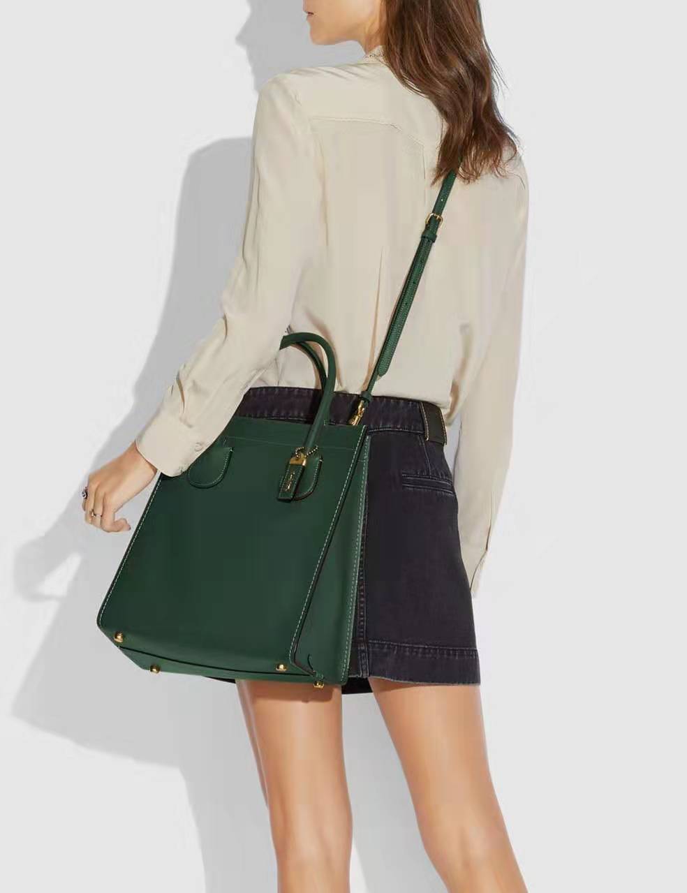 coach蔻驰包包最火的款,coach蔻驰女包什么颜色最好看