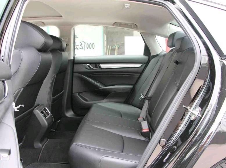 本田雅阁十代17款,本田雅阁17年款