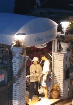 热巴瘦到极致,热巴黑色吊带锁骨突出