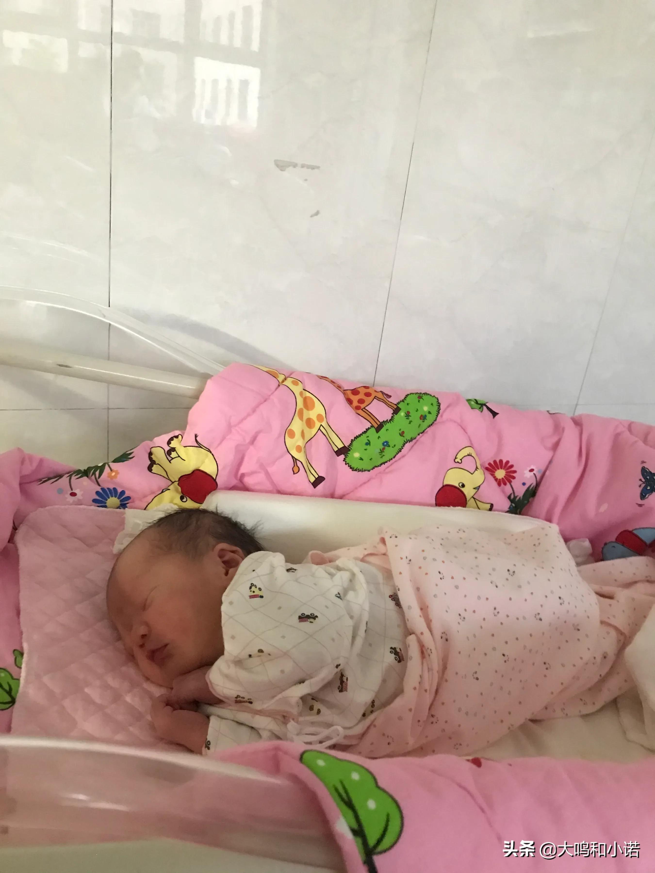 产房内的人世间,产房门口尽显人间百态