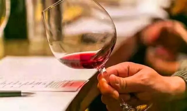 张裕葡萄酒怎么鉴别真假,自酿葡萄酒如何鉴别真假