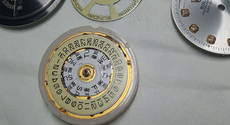 用专用工具开手表后盖换电池,用什么工具可以把手表后盖打开