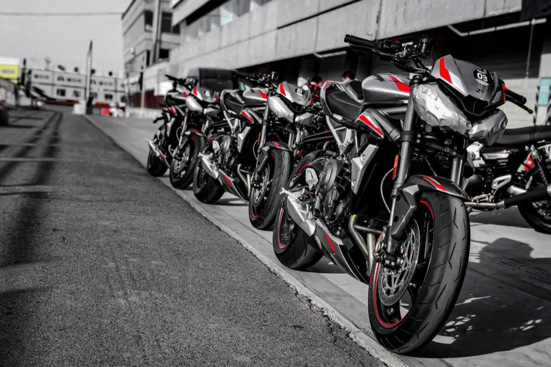 moto2凯旋极速,凯旋765rsmoto2限量版试驾