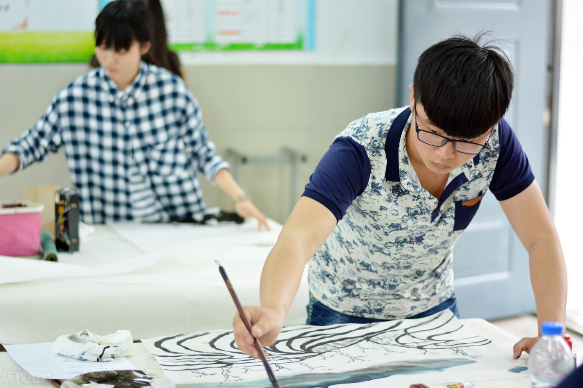 电脑是纯逻辑的，电脑美术的底层逻辑就是“术”