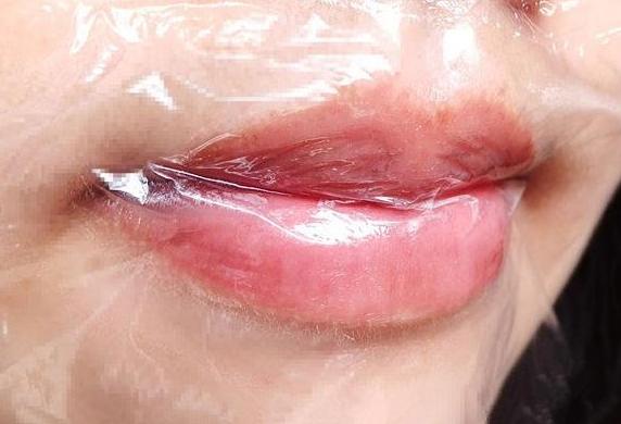 经常涂口红后果图片,经常涂口红有点发黑