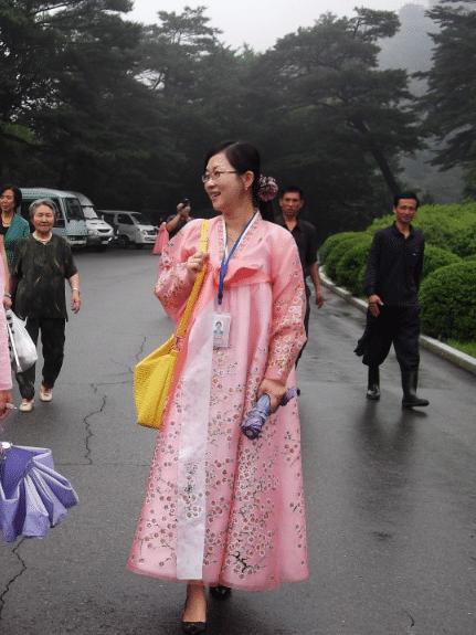 朝鲜女生长相特点,朝鲜女孩的模样
