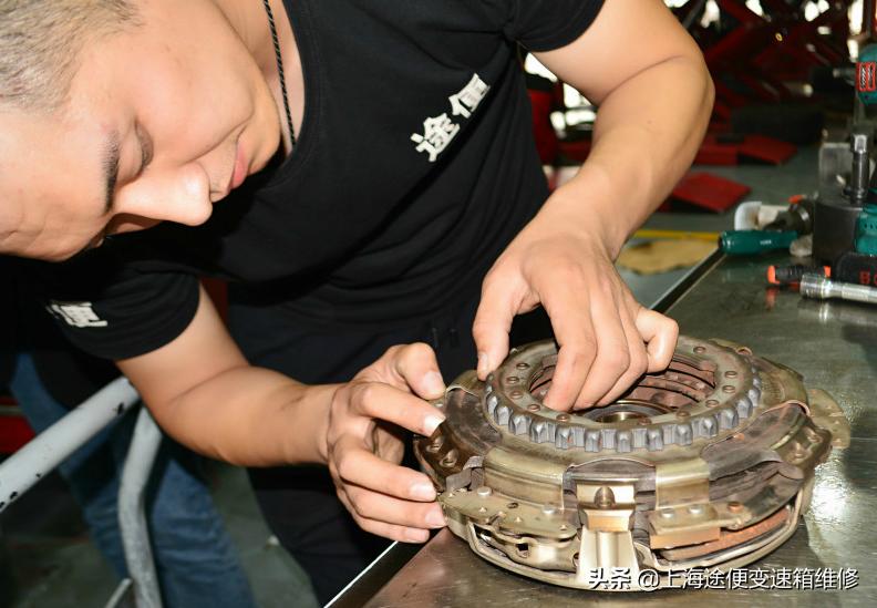 帕萨特双离合起步顿挫咔咔响,帕萨特干式双离合变速器叽叽响