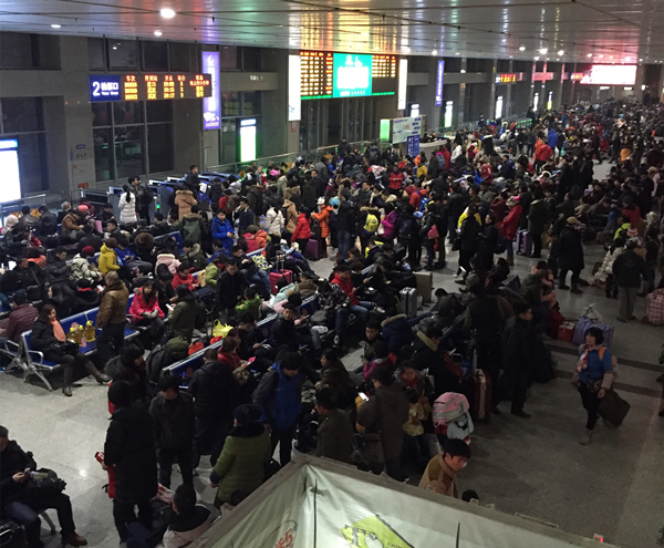 春运必备神器抗寂寞拉面碗,春运神器折叠凳