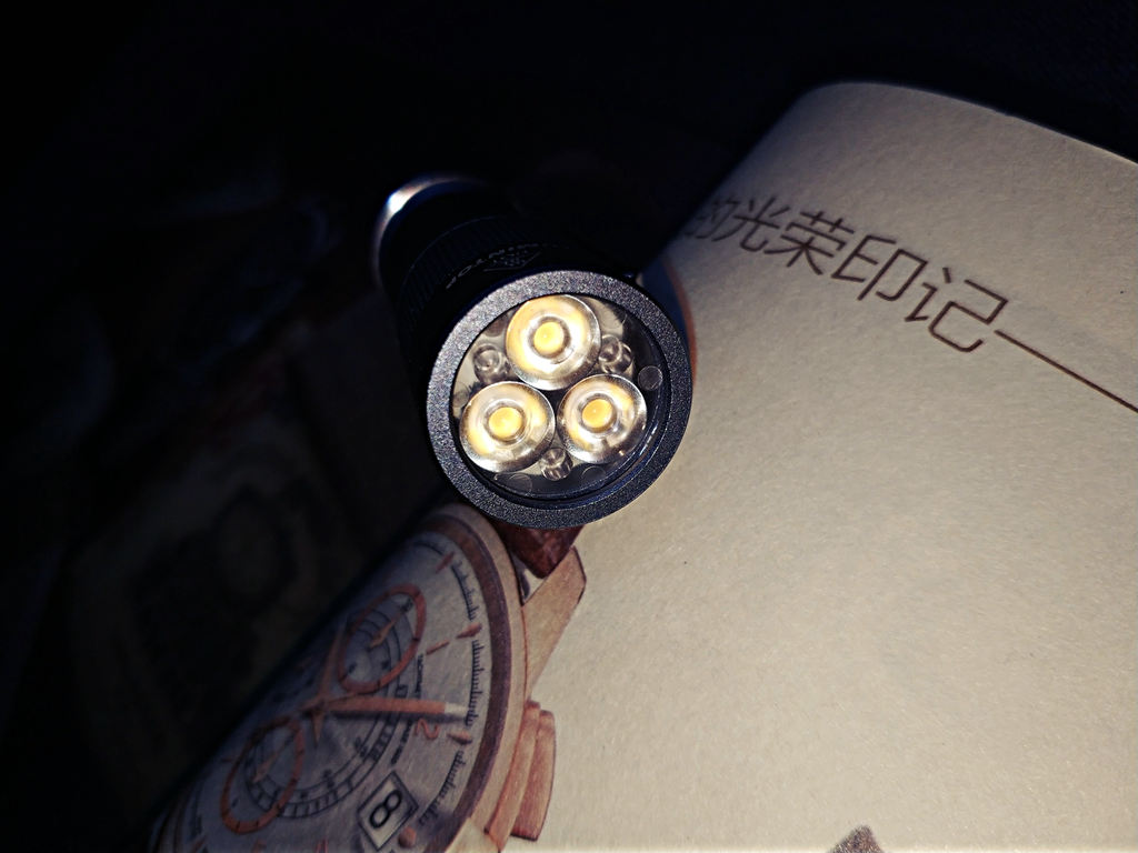 雷明兔fw4x手电,雷明兔fw4a手电筒评测