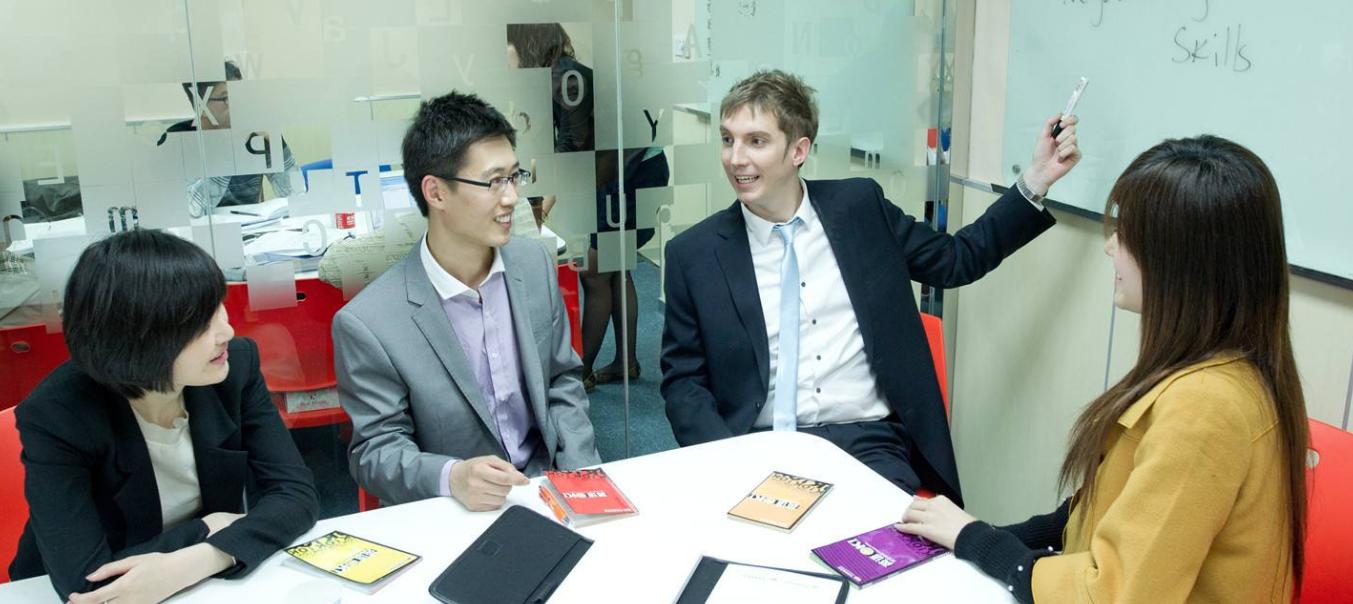 这3个专业抢手毕业后却难找工作,大学报考哪些专业毕业不愁找工作