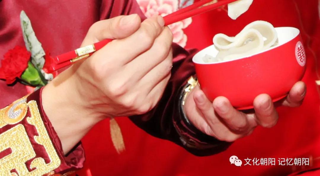 婚礼的习俗端洗脸水要说话,婚礼的习俗也特别朴实