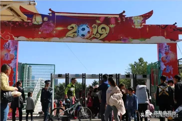 昆明弥勒人山人海,来弥勒玩人山人海